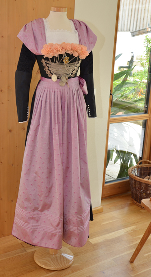 blau-schwarzes Seidenmieder