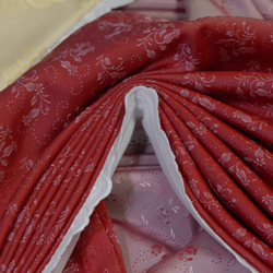 Miedertüchl mit Zierstich in rot